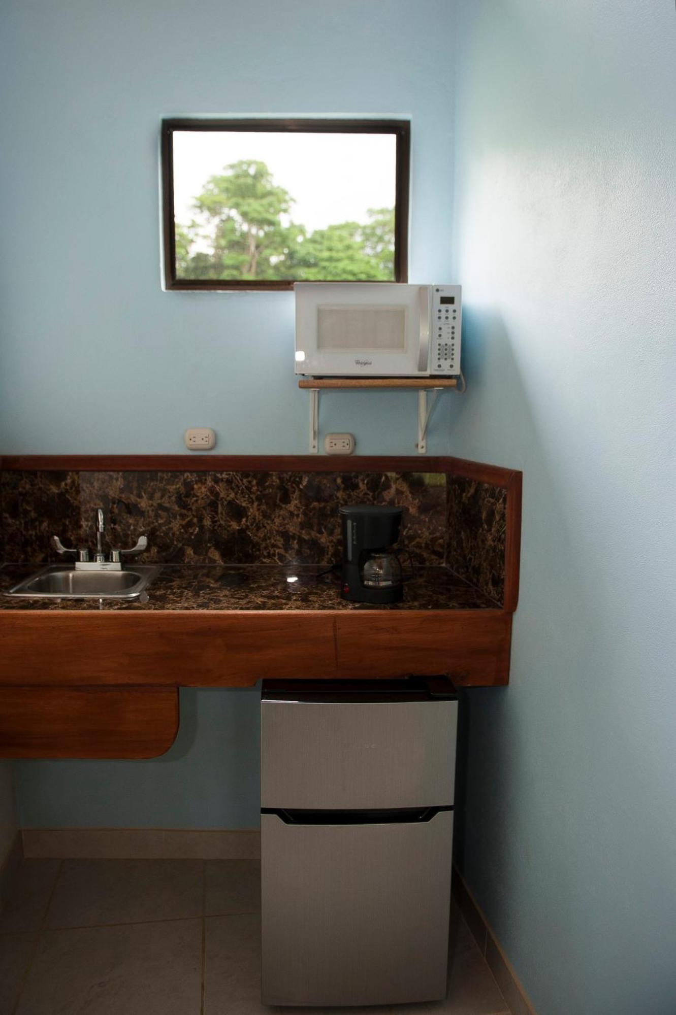 Hotel Sunshine Caribe Puerto Viejo de Talamanca Bagian luar foto