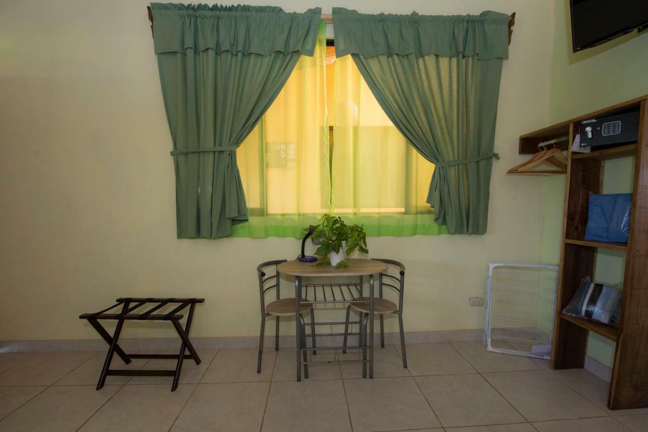 Hotel Sunshine Caribe Puerto Viejo de Talamanca Bagian luar foto